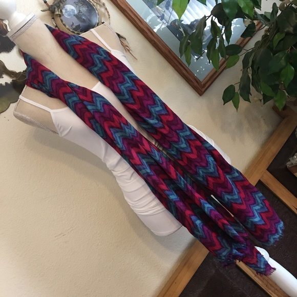 Curations by Stefanie Greenfield colorful scarf - Picture 4 of 8